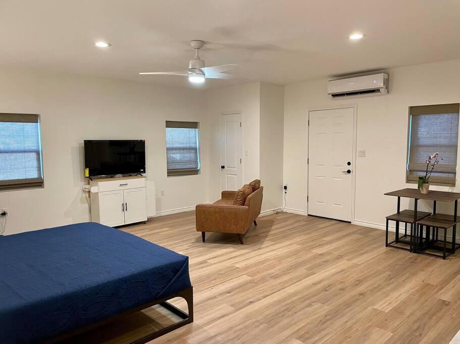 Ranchette Apartment- Beach Access Small Lake View Buchanan Dam Εξωτερικό φωτογραφία